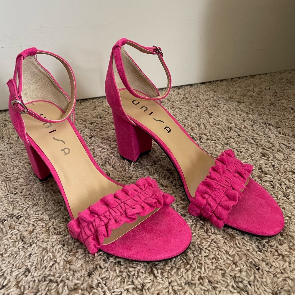 BRAND NEW Unisa Pink Heels